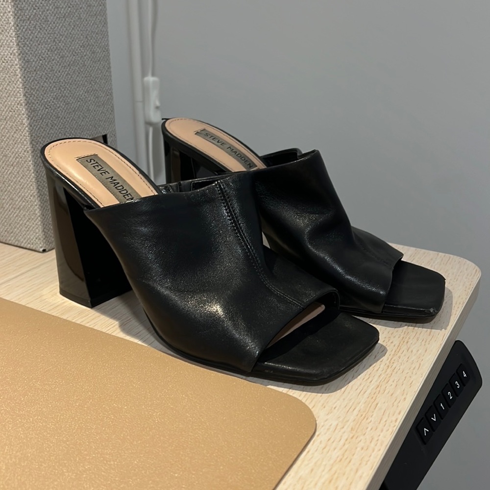 Black Steve Madden heel